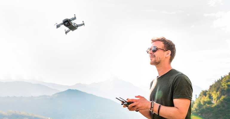 Que requisitos son necesarios para volar un dron